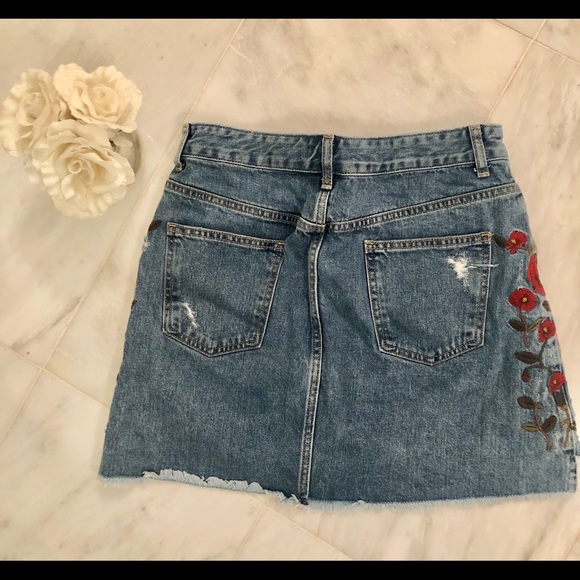 ✨💕PRICE DROP! Zara Denim Floral Embroidered Skirt - Picture 3 of 5